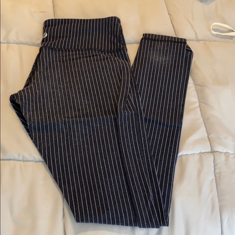 Lululemon low rise Wunder Under pinstripe size 6